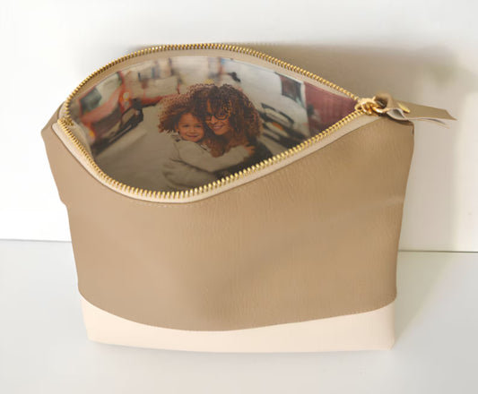 Two-tone foldover clitch